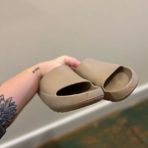 Tan foam slides